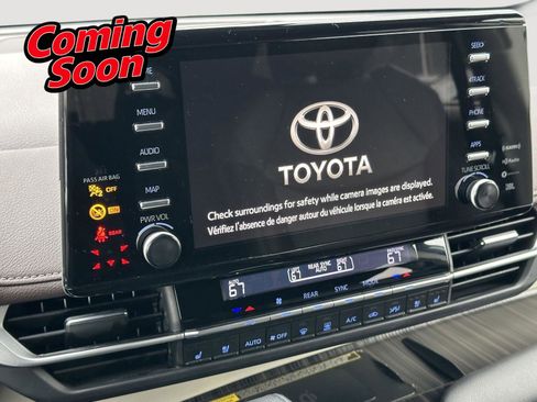 Used 2021 Toyota Sienna Platinum image 12