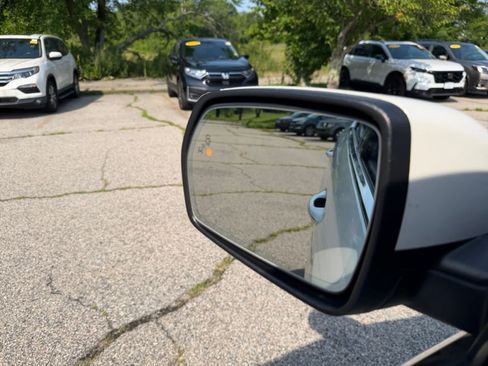 Used 2019 Ford Edge Titanium w/ Equipment Group 301A AWD/4WD image 30