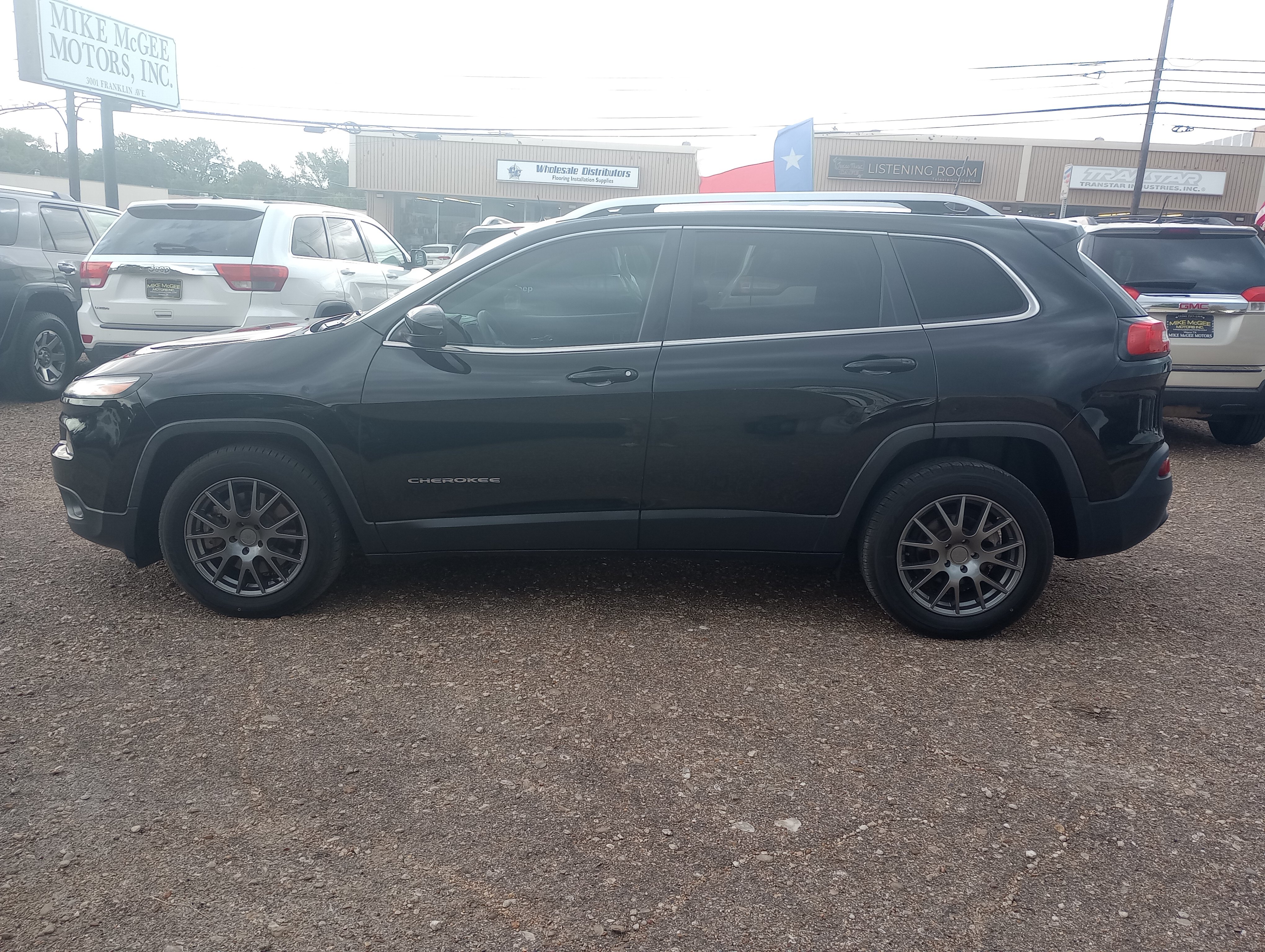 Used 2018 Jeep Cherokee Latitude FWD image 4