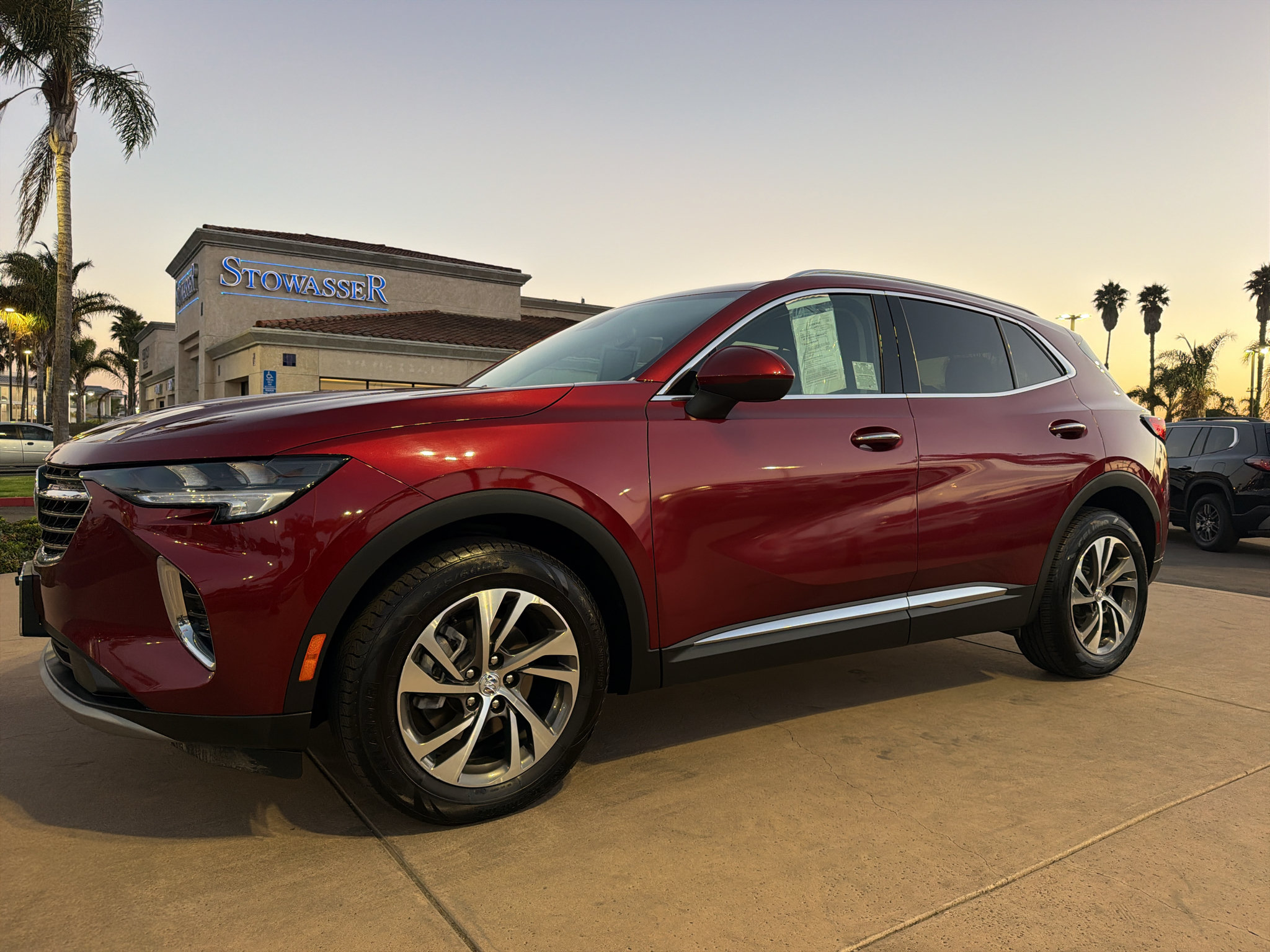 Used 2023 Buick Envision Essence FWD image 1