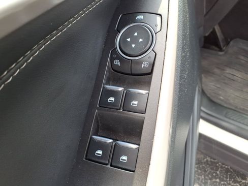 Used 2023 Ford Explorer XLT w/ Equipment Group 202A AWD/4WD image 18