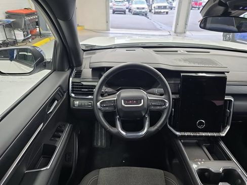 Certified 2025 GMC Acadia Elevation AWD/4WD image 12