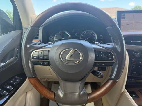 Used 2019 Lexus LX 570 4WD w/ Luxury Package image 17