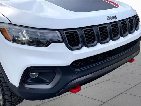 Used 2025 Jeep Compass Trailhawk AWD/4WD image 29