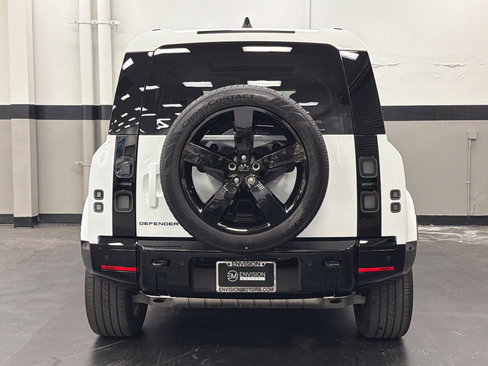 Used 2026 Land Rover Defender 110 X-Dynamic SE AWD/4WD image 11
