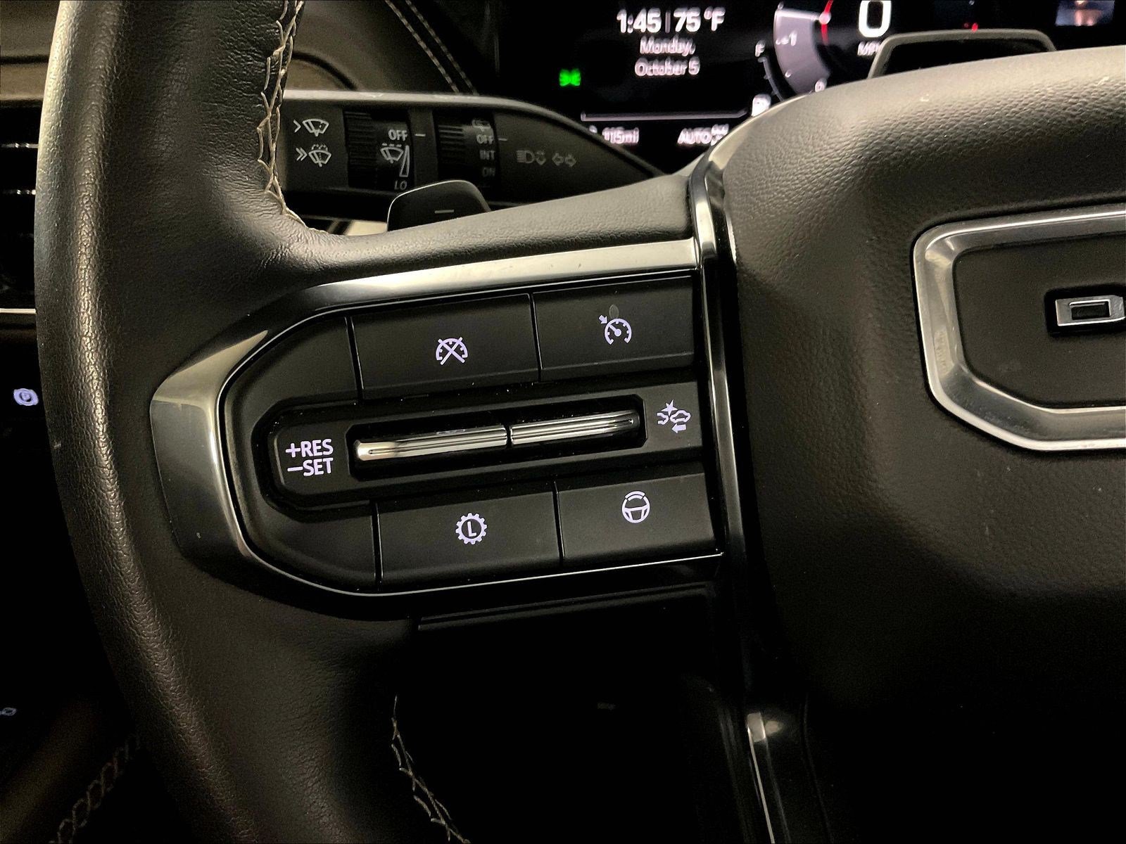 Used 2025 GMC Yukon Denali Ultimate AWD/4WD image 10