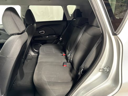Used 2014 Kia Soul ! FWD image 5