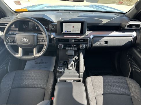 Used 2025 Toyota 4Runner SR5 AWD/4WD image 18
