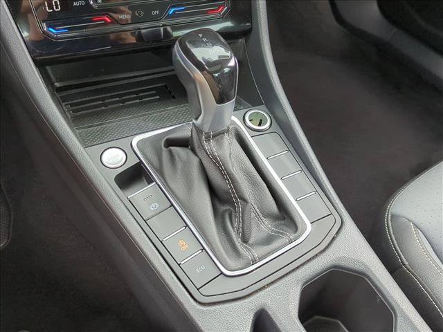 Used 2025 Volkswagen Jetta SE FWD image 12