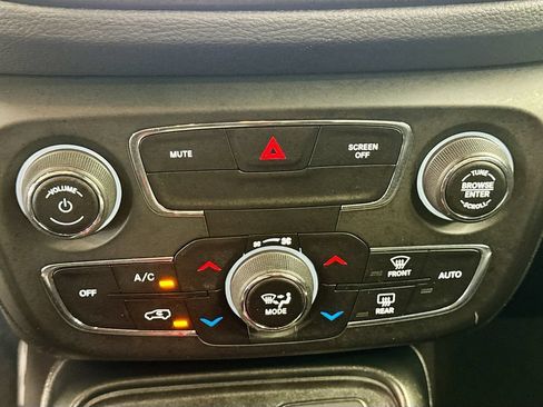 Used 2020 Jeep Compass Trailhawk w/ Leather Interior Group AWD/4WD image 14