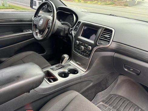 Used 2020 Jeep Grand Cherokee Laredo image 8