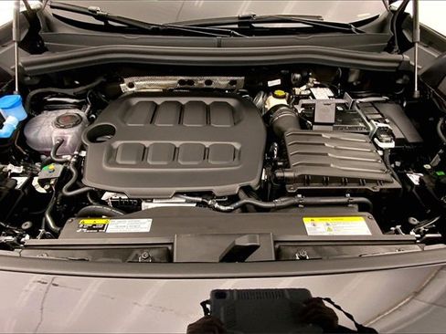 New 2026 Volkswagen Tiguan SE image 11