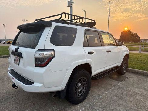 Certified 2020 Toyota 4Runner Venture w/ Moonroof Package AWD/4WD image 8