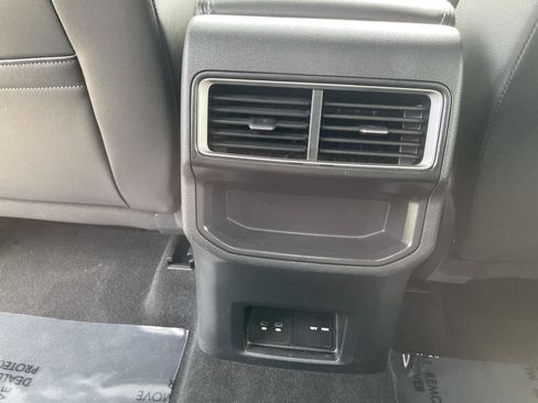 Used 2024 Volkswagen Atlas Cross Sport SE FWD image 25