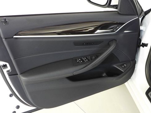 Certified 2023 BMW 530i w/ Convenience Package RWD image 11