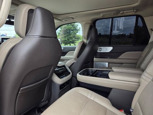 Used 2024 Lincoln Navigator Reserve AWD/4WD image 32