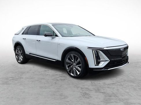 New 2026 Cadillac Lyriq Signature Luxury image 2