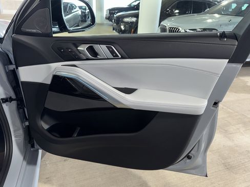 Certified 2025 BMW X6 xDrive40i image 9