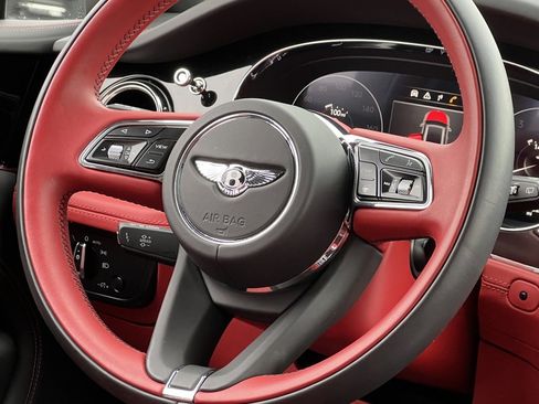 Certified 2022 Bentley Bentayga image 30