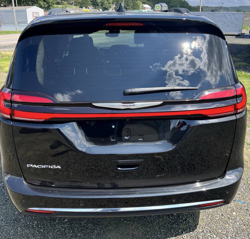 Used 2023 Chrysler Pacifica Limited FWD image 9