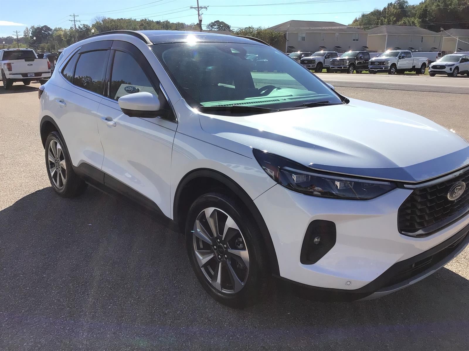Certified 2024 Ford Escape Platinum w/ Class II Trailer Tow Package AWD/4WD image 9