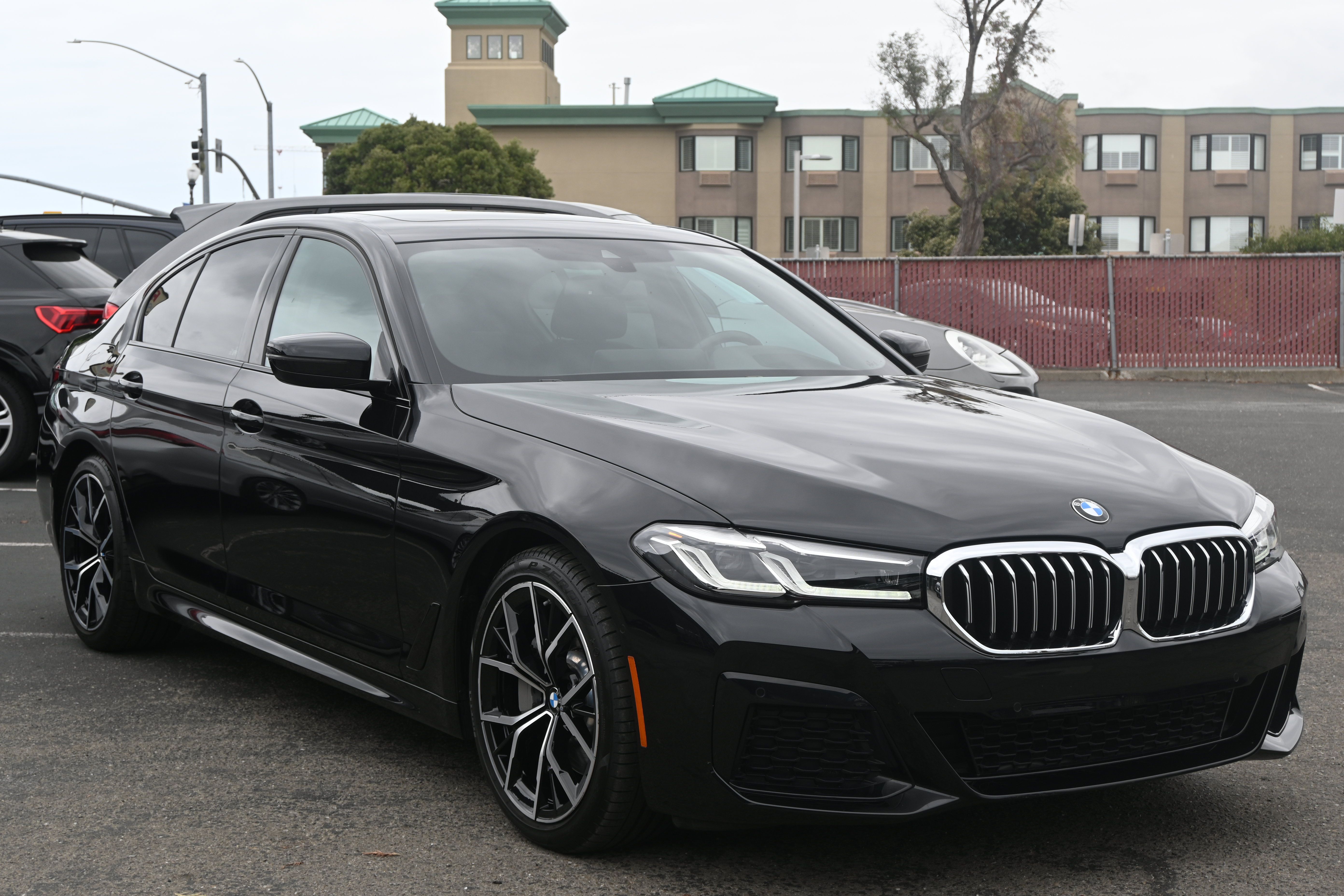 Used 2022 BMW 530i w/ M Sport Package RWD image 6