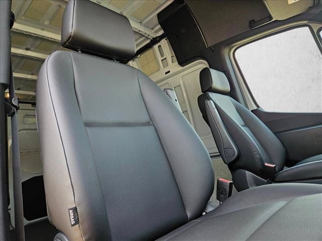 Used 2025 Mercedes-Benz Sprinter 2500 image 21