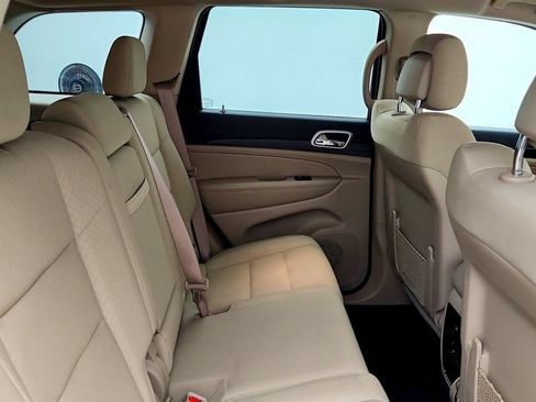 Used 2022 Jeep Grand Cherokee Laredo E AWD/4WD image 23