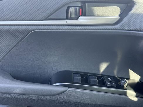 Used 2025 Toyota Camry SE image 19