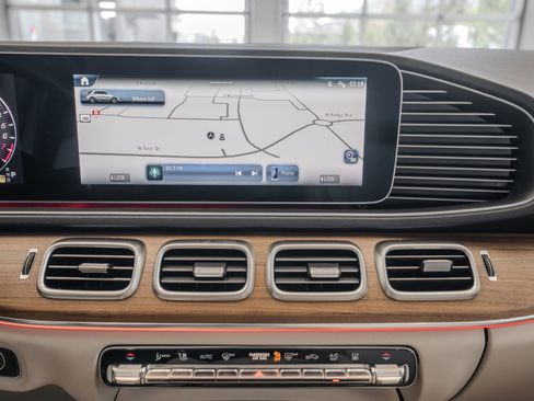 Certified 2025 Mercedes-Benz GLE 450e 4MATIC w/ Driver Assistance Package image 19