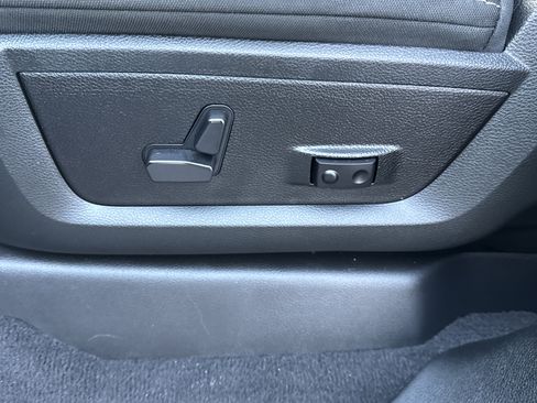 Used 2024 RAM 2500 Big Horn w/ Safety Group image 10