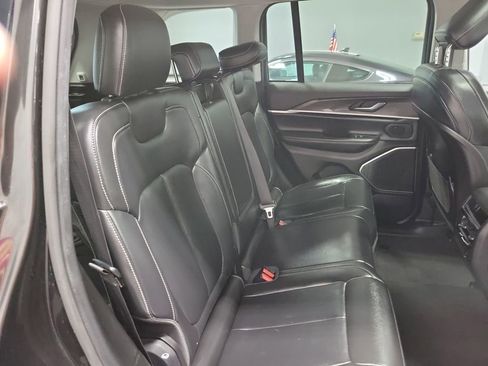 Used 2022 Jeep Grand Cherokee Limited image 15