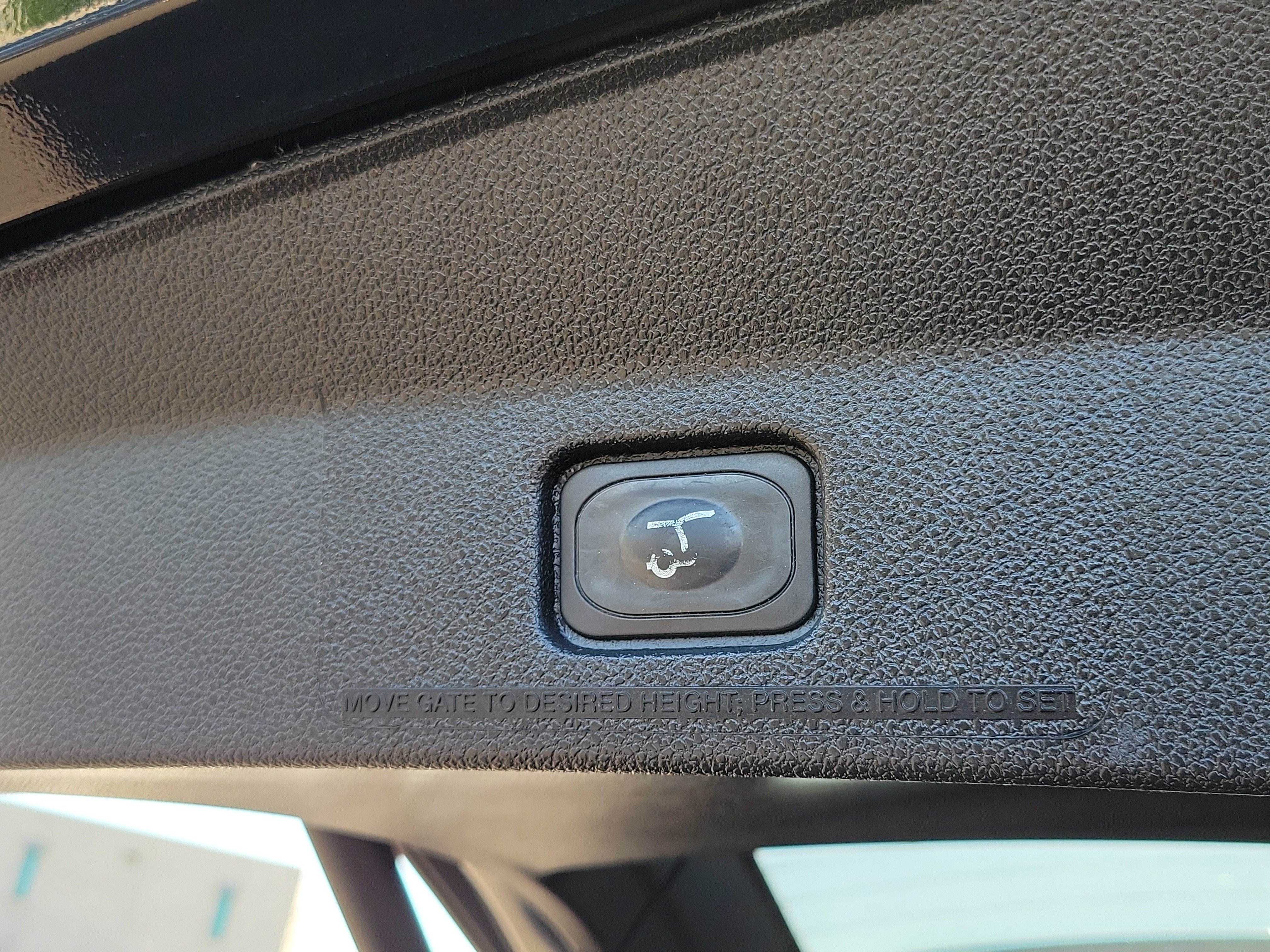 Used 2017 Ford Explorer XLT w/ Equipment Group 202A FWD image 21