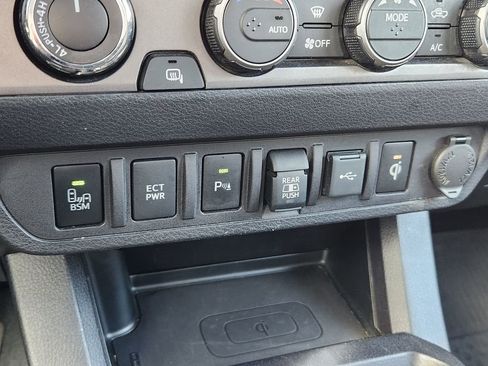 Used 2021 Toyota Tacoma TRD Sport w/ Technology Package image 22