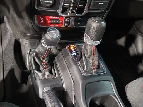 Used 2021 Jeep Wrangler Unlimited Rubicon AWD/4WD image 33