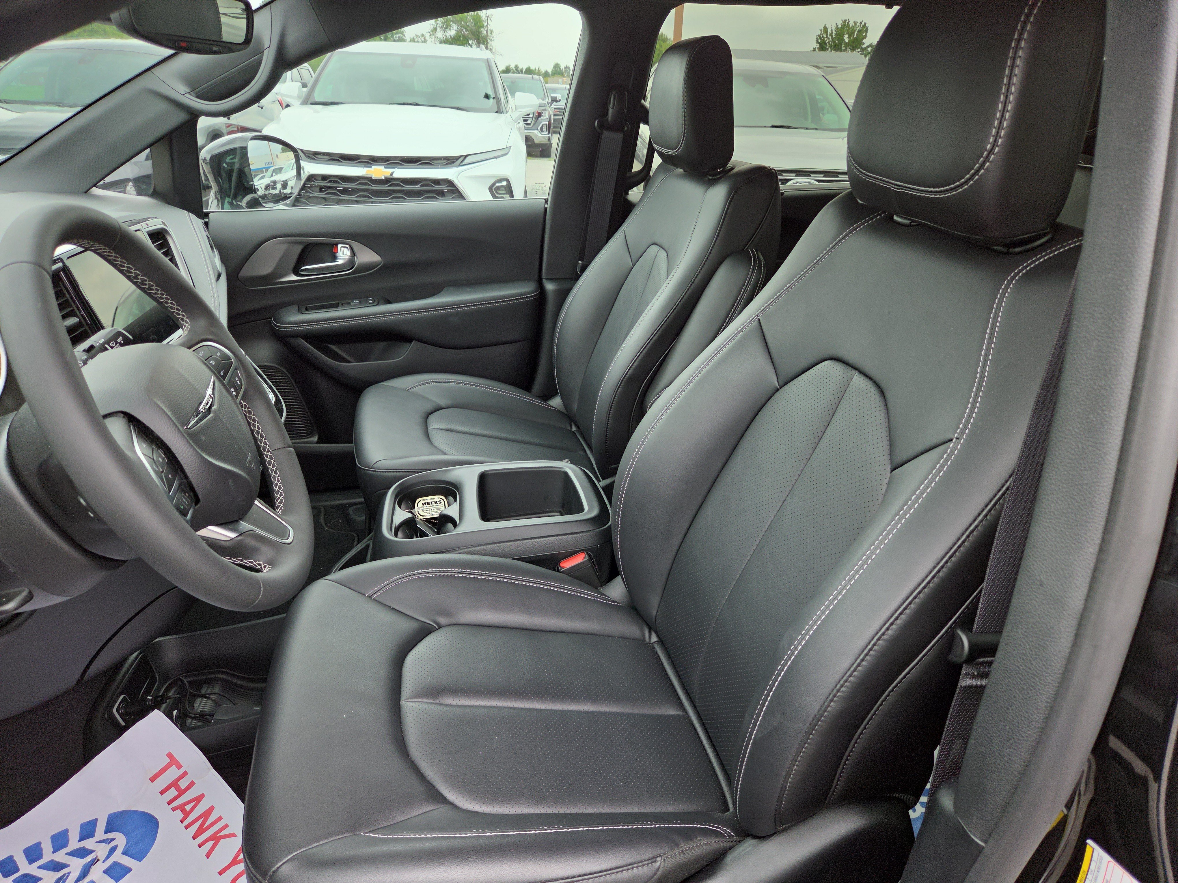 Used 2026 Chrysler Pacifica Select FWD image 7