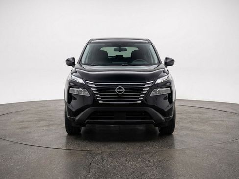 Used 2025 Nissan Rogue SV image 2