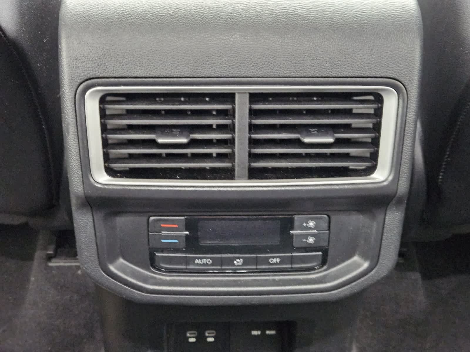 Used 2025 Volkswagen Atlas SE FWD image 27