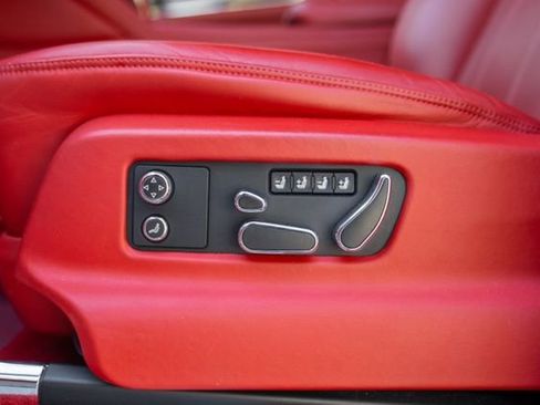 Used 2022 Bentley Bentayga image 51