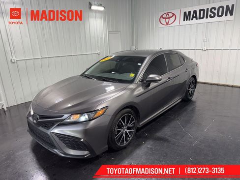Used 2023 Toyota Camry SE FWD image 1