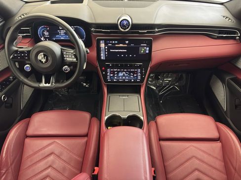 Used 2024 Maserati Grecale Trofeo image 27