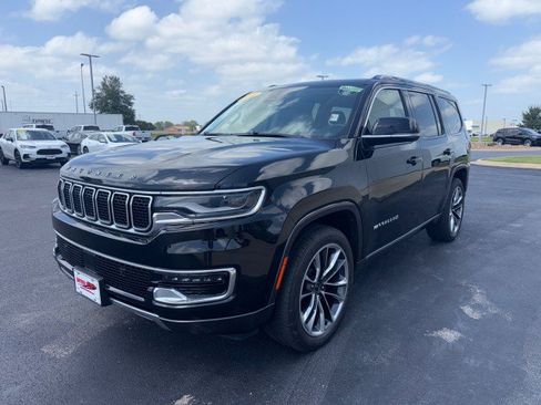 Used 2022 Jeep Wagoneer Series III w/ Premium Group I AWD/4WD image 5