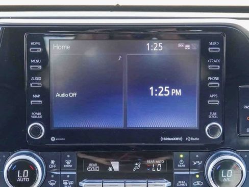 Used 2021 Toyota Highlander XLE image 11