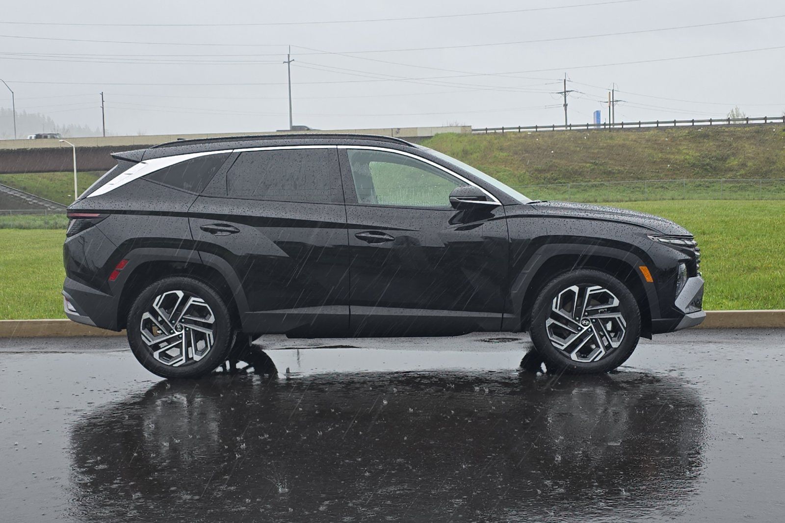 New 2026 Hyundai Tucson Limited AWD/4WD image 2