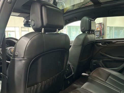 Used 2021 Porsche Macan AWD/4WD image 45