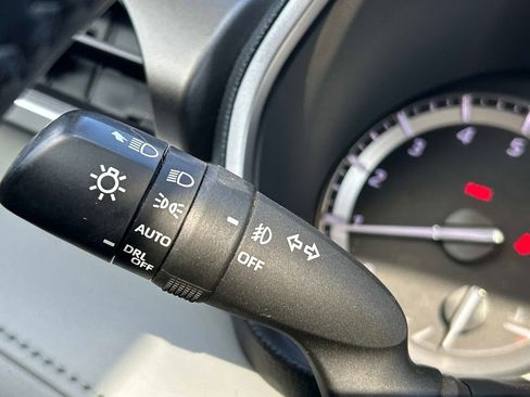 Used 2022 Toyota Highlander XLE image 26