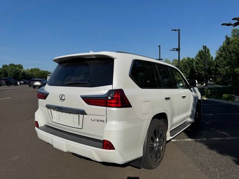 Used 2021 Lexus LX 570 4WD w/ Luxury Package image 4