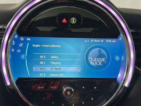 Used 2022 MINI Cooper 2-Door Hardtop FWD image 32