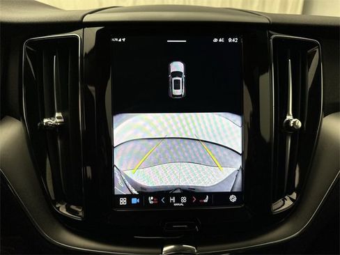 Used 2025 Volvo XC60 B5 Core image 17