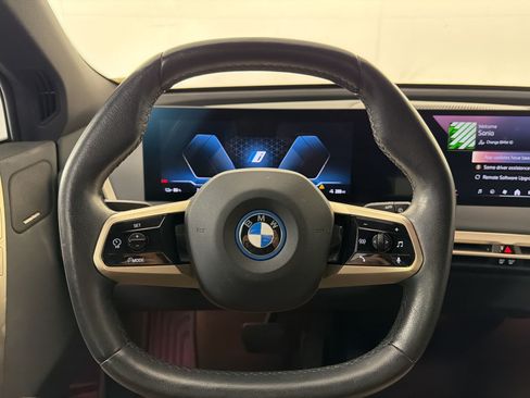 Used 2024 BMW iX xDrive50 w/ Premium Package AWD/4WD image 11